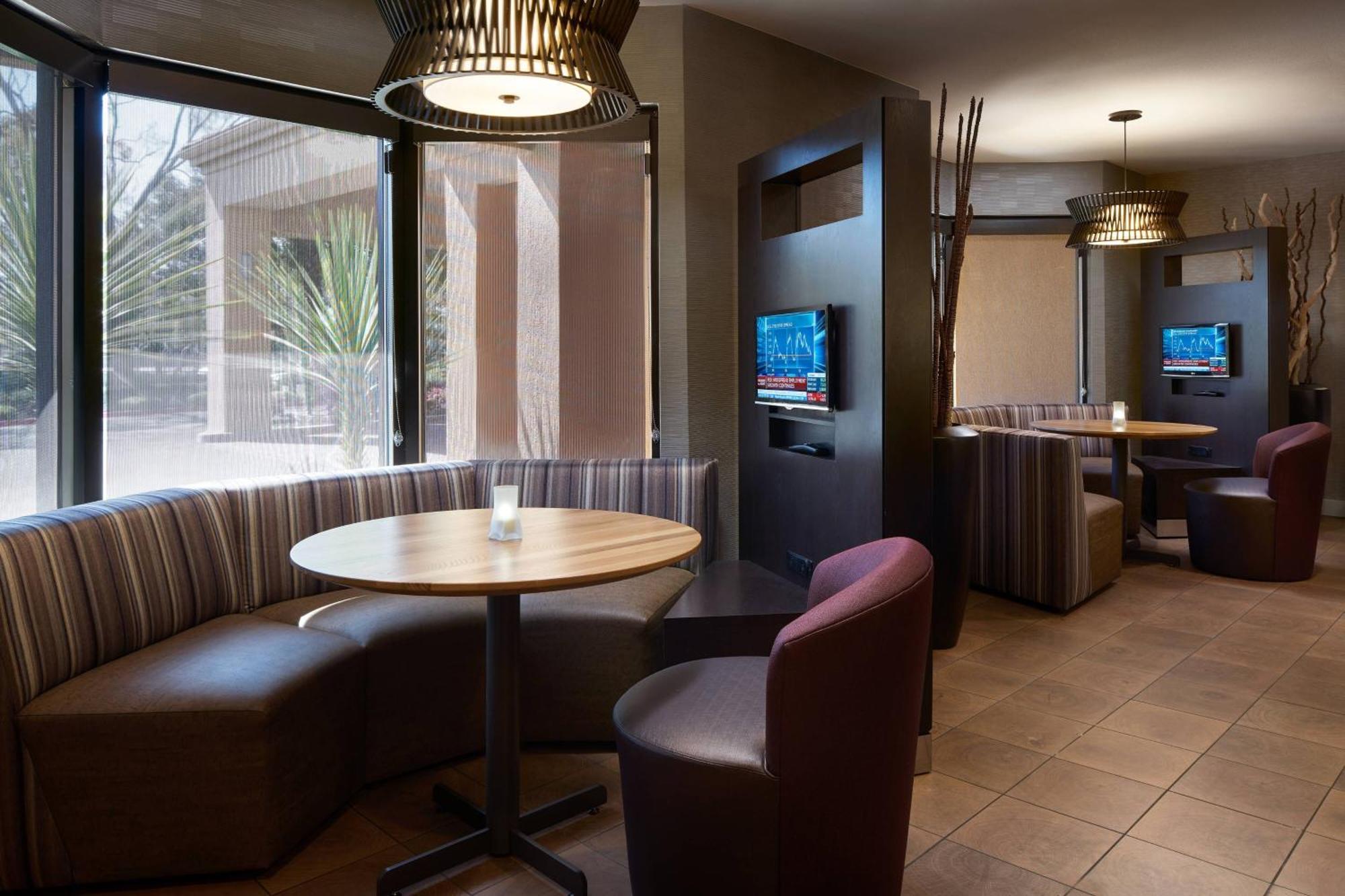 Courtyard Silicon Valley 3*