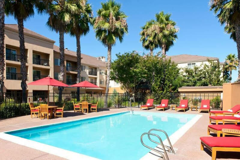 Courtyard Silicon Valley 3*