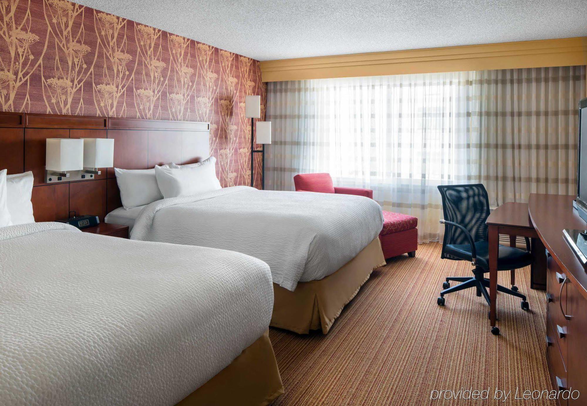 Courtyard Silicon Valley Hotel 3*
