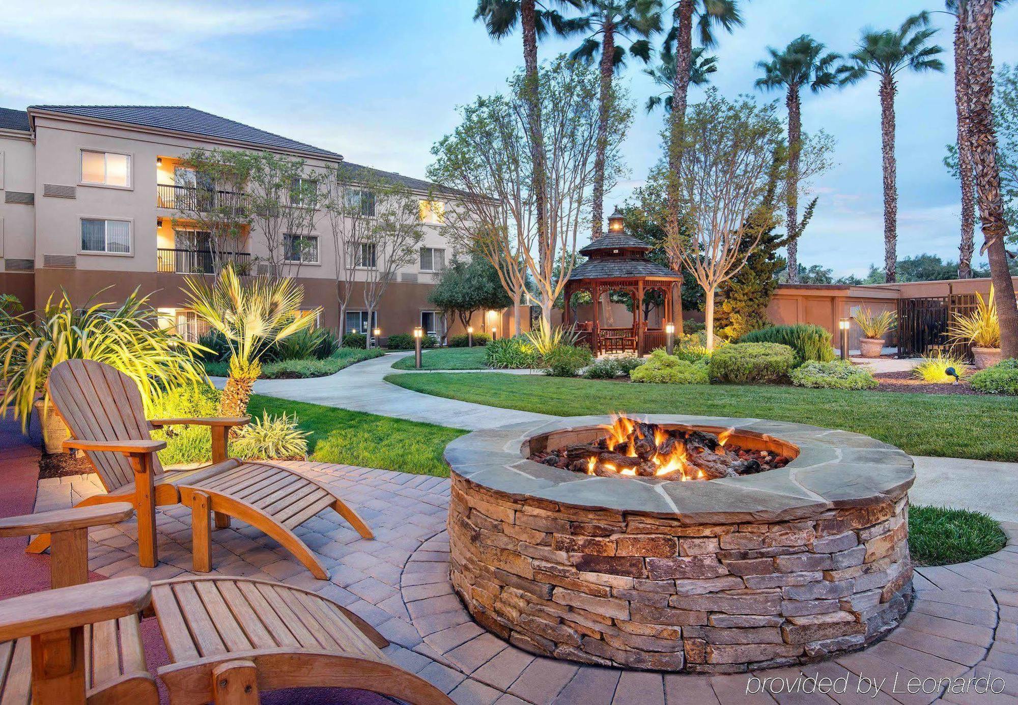 Courtyard Silicon Valley Hotel 3*